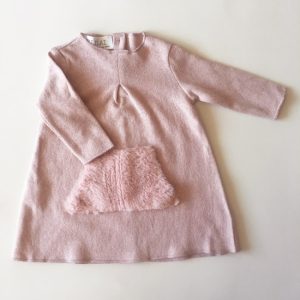 Robe avec poche en fausse fourrure – rose