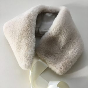 Col façon fourrure ivoire