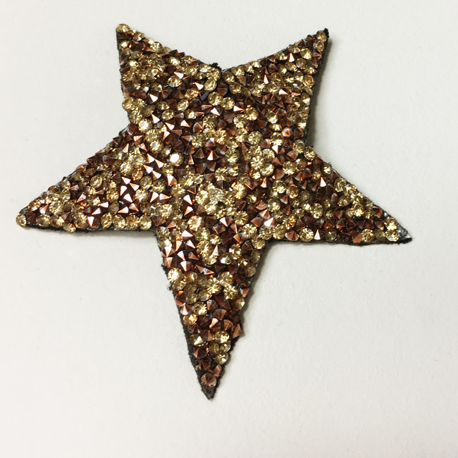 Grande broche – strass doré