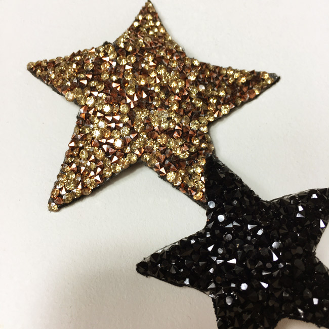 Grande broche – strass doré – Image 2