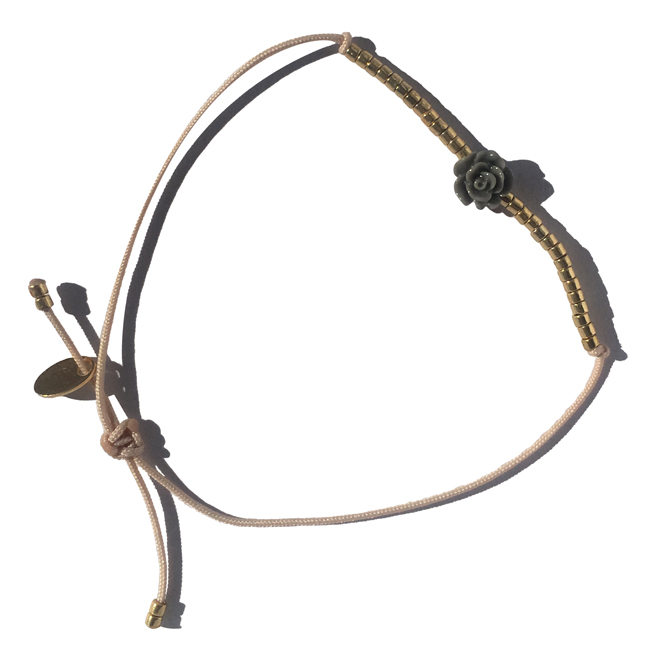 bracelet rose et perles – gris