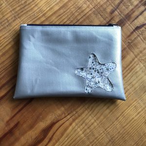 Pochette zippée en simili cuir