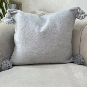 Housse de Coussin artisanale à pompons Gris clair