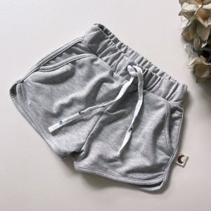 Gaspard, le short gris