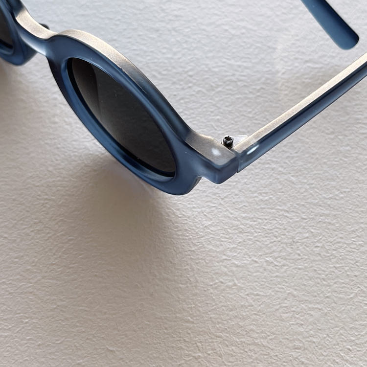 Lunettes de soleil bleues – Image 3