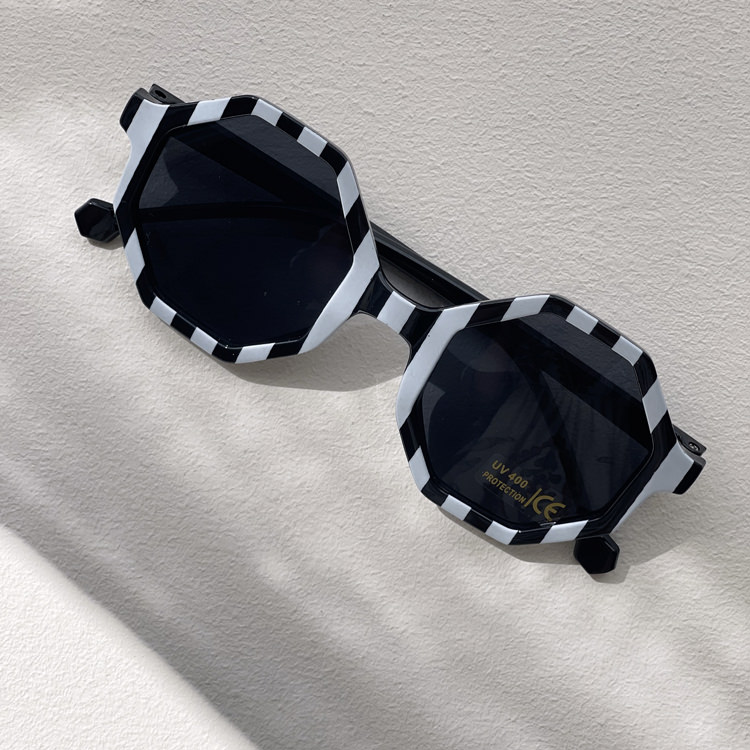 Lunettes de soleil noir et blanc – Image 3