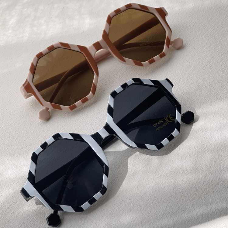 Lunettes de soleil noir et blanc – Image 5