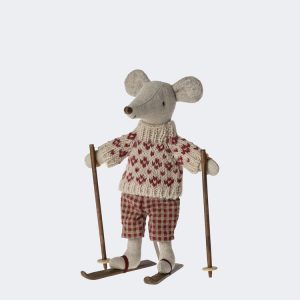 Souris en hiver maman