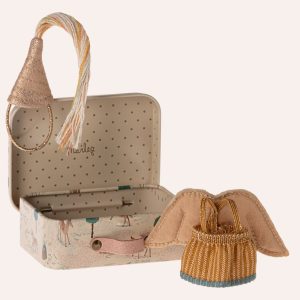 tenue de fée dans sa valisette pour petite soeur souris