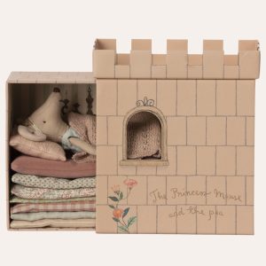 Grande soeur souris princesse au petit pois